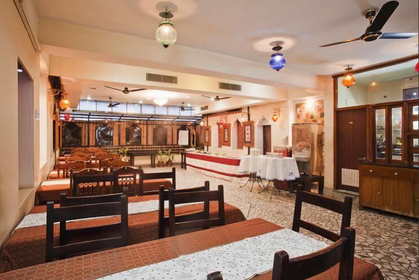 Hotel Oyo 9900 Pioneer Plaza 2*