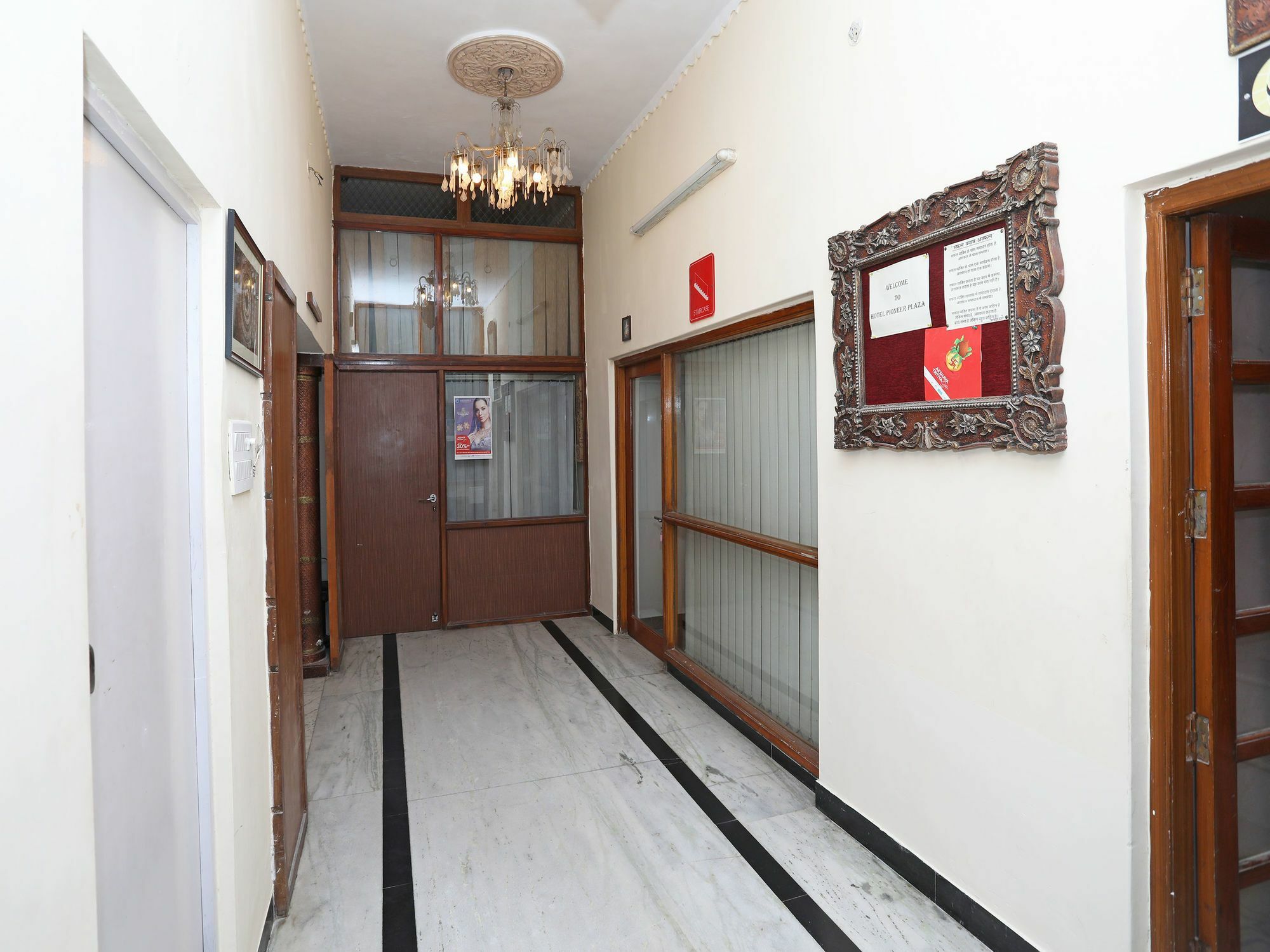 Oyo 9900 Pioneer Plaza Hotel 2*